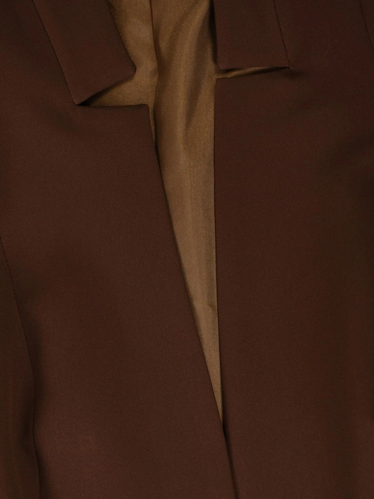 Elegancki kostium damski ze spodniami czekoladowy – prosty krój ze stójką wysmuklający sylwetkę 40940