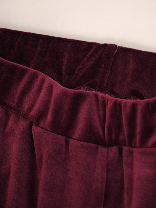 Welurowy komplet dresowy damski w kolorze fioletowym 32193