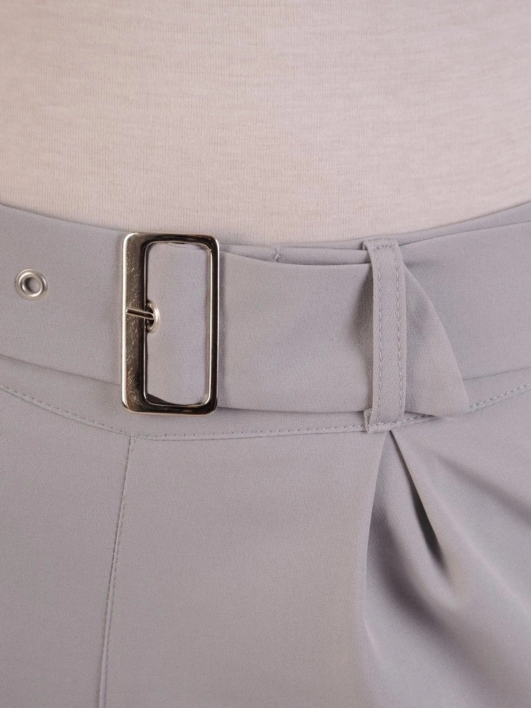 Eleganckie szare spodnie damskie o prostym kroju – wygodna gumka w pasie i stylowy pasek 25854