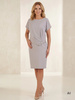Elegancka popielata sukienka wizytowa na wesele – zwiewna narzutka wysmuklająca sylwetkę 26327