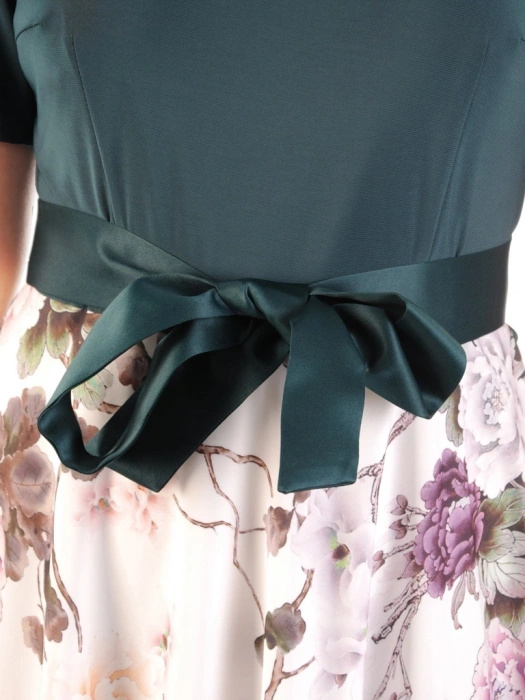 Elegancka butelkowa sukienka maxi rozkloszowana w kwiaty – kobiecy fason modelujący sylwetkę 33340