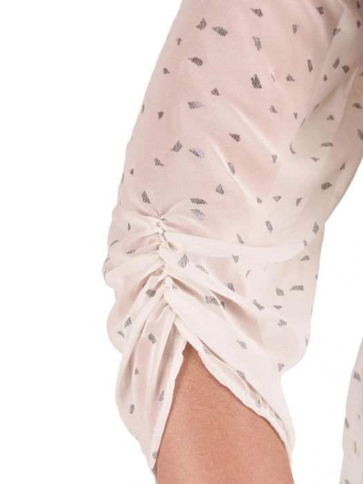 Elegancka bluzka wizytowa damska w chabrowy print – luźny fason tuszujący biodra z narzutką 41719