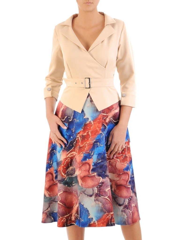 Elegancka sukienka rozkloszowana w kolorowe wzory z paskiem – kobiecy model optycznie wysmuklający sylwetkę 33087