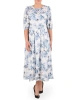 Niebieska sukienka maxi rozkloszowana w kwiaty – elegancka kreacja z plisami i krótkim rękawem 41350