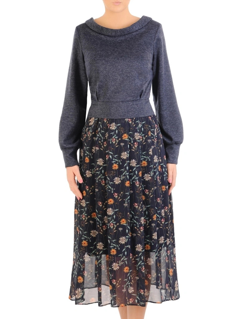 Kwiecista sukienka midi w kolorze granatowym – rozkloszowany fason z dekoltem łódka 34379