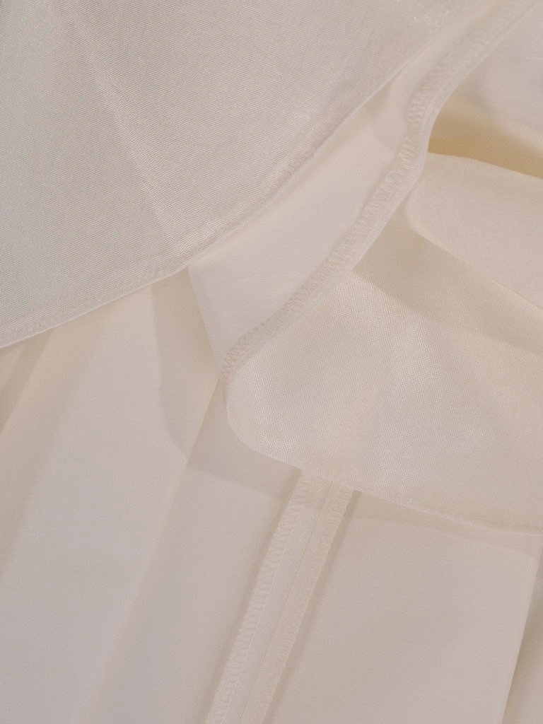 Krótka sukienka rozkloszowana ecru z dekoltem w serek – modelujące kontrafałdy i wysmuklający krój 9453