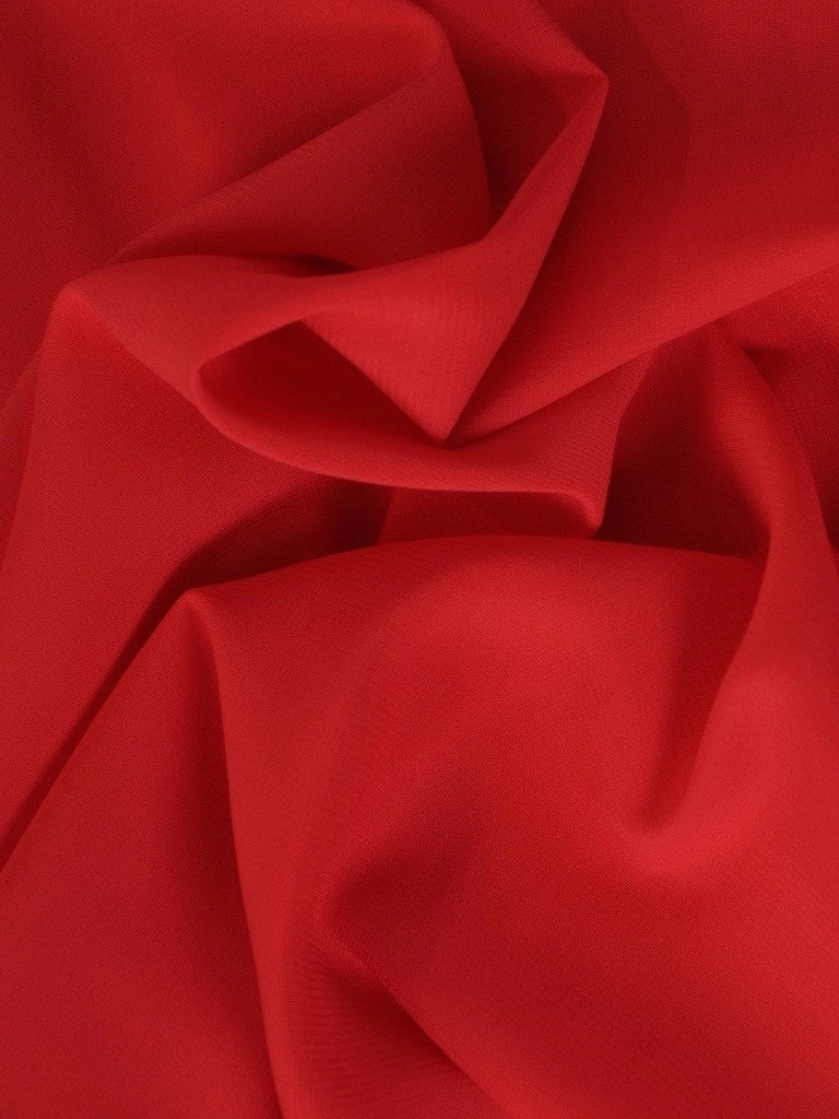 Koralowa sukienka wizytowa o rozkloszowanym fasonie – kobiecy krój z plisami wysmuklający sylwetkę 19756