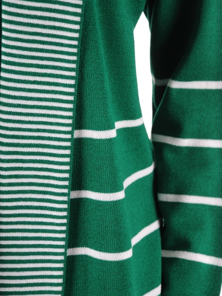 Elegancki sweter damski w paski z narzutką – prosty fason idealny na chłodne dni 38910