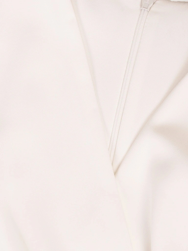 Elegancka kreacja maxi w kolorze ecru bez rękawów – rozkloszowany dół z rozcięciem pięknie wydłużający nogi 19921