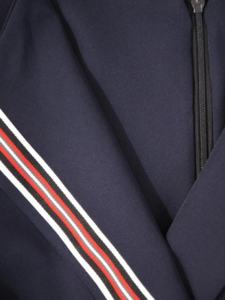 Elegancka sukienka rozkloszowana midi granatowa – ozdobny pasek z klamrą modelujący talię 33947