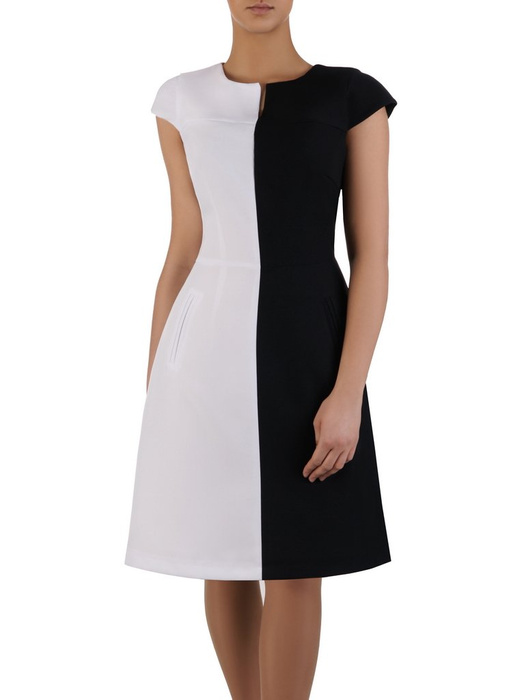 Czarno-biała sukienka Pamela III, nowoczesna kreacja w geometryczny wzór.