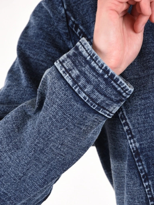 Granatowa kurtka jeansowa damska przejściowa z kapturem – prosty krój z ozdobnymi cyrkoniami 41709