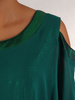 Sukienka z narzutką odsłaniającą ramiona, zielona kreacja koktajlowa 23598