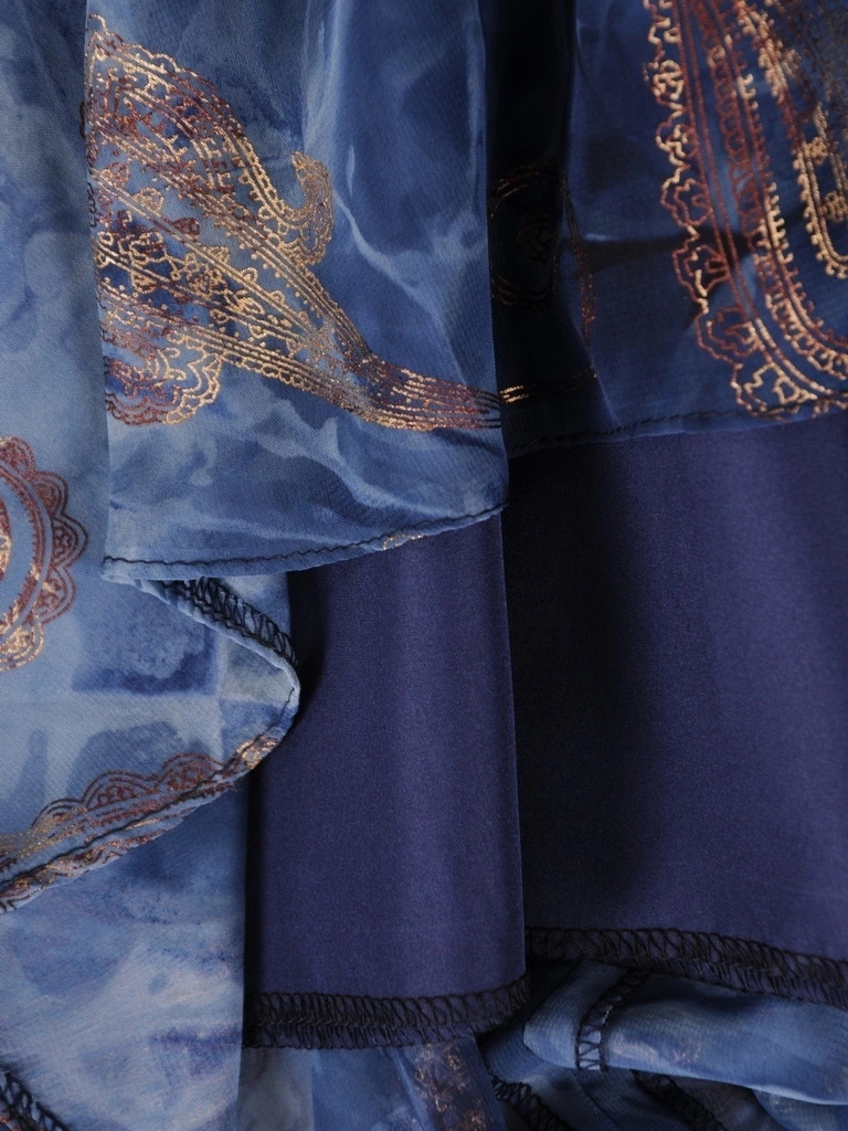 Elegancka garsonka damska na wesele granatowo-beżowa – rozkloszowany fason maskujący biodra 39647