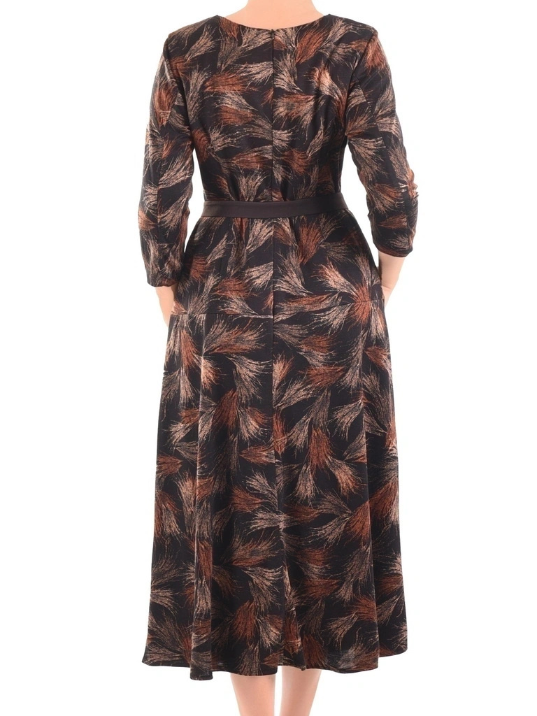 Rozkloszowana sukienka jesienna maxi z rękawem 3/4 – stylowy print i pasek podkreślający talię 40295