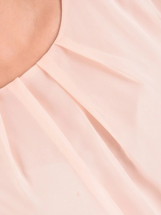 Pudrowa bluzka oversize z rękawami kimono – luźny fason zapewniający swobodę ruchów 42057