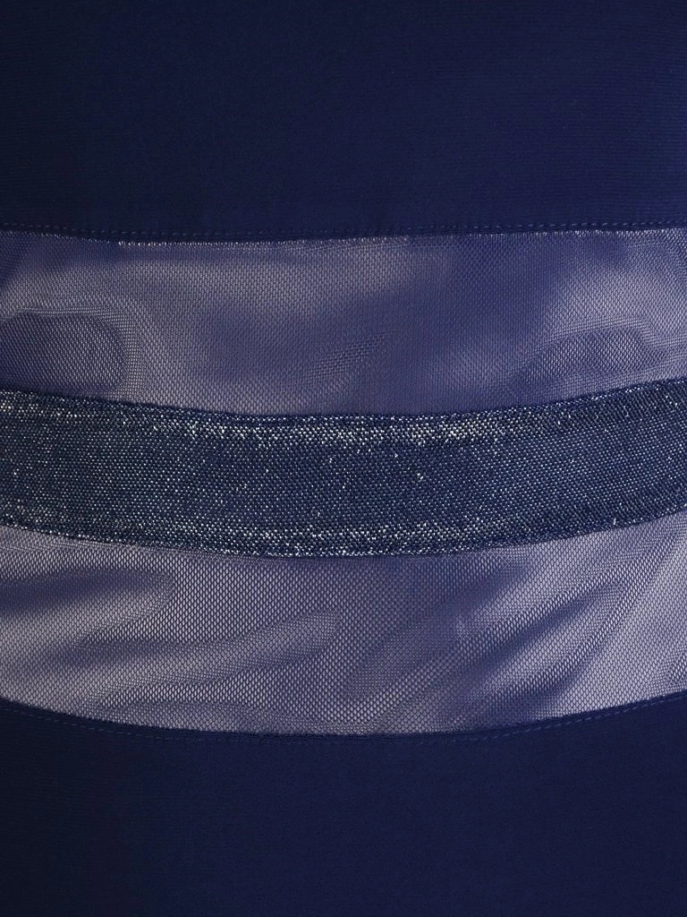 Ciemnochabrowa sukienka midi w paski z błyszczącym akcentem – rozkloszowana kreacja z rękawem 3/4 25976