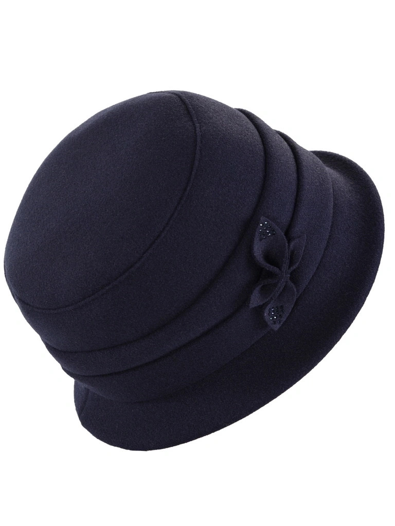 Elegancki kapelusz damski zimowy cloche granatowy – ciepły model z biżuteryjną ozdobą 40920