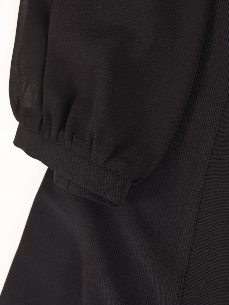 Elegancka czarna sukienka rozkloszowana maxi – szyfonowe rękawy i pasek podkreślający talię 40454