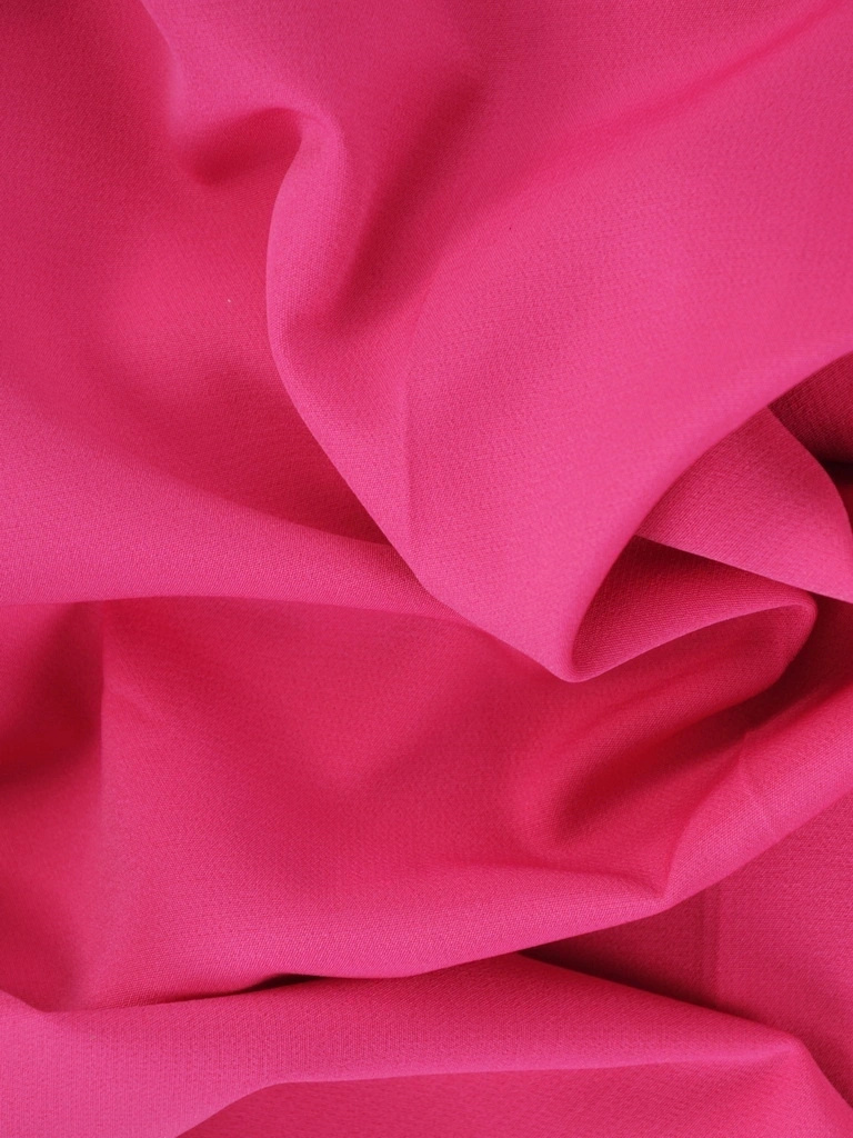 Fuksjowe proste spodnie damskie – elastyczna talia z kieszeniami wysmuklająca sylwetkę 33335