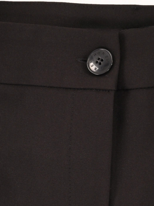 Czarne eleganckie spodnie damskie w kant – prosty fason z kieszeniami modelujący sylwetkę 40669