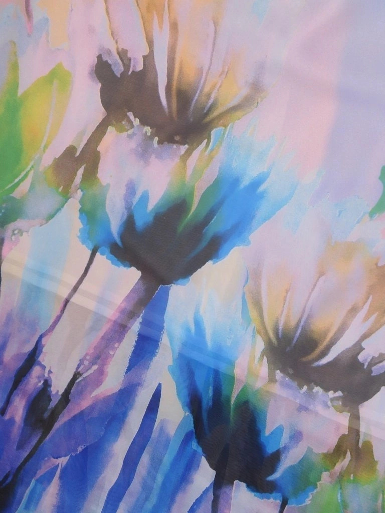 Kolorowa sukienka wizytowa w kwiaty midi – prosty krój z wysmuklającymi zaszewkami 30329