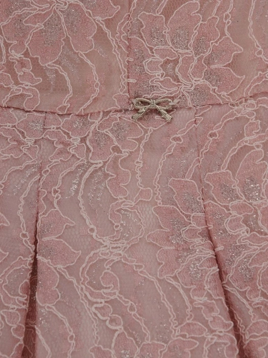 Elegancka wizytowa sukienka w kwiaty na wesele – rozkloszowany fason z dekoltem łódka i kontrafałdami 9203