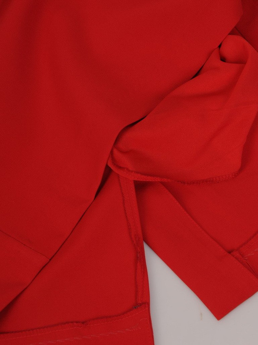 Sukienka damska 18943, czerwona kreacja w fasonie maskującym brzuch.