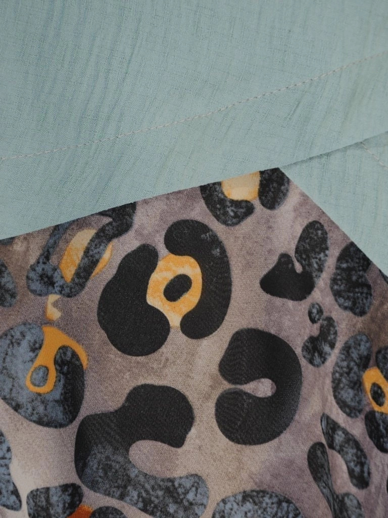 Wizytowa sukienka trapezowa midi w zwierzęcy print – dwuwarstwowy fason tuszujący biodra 28251