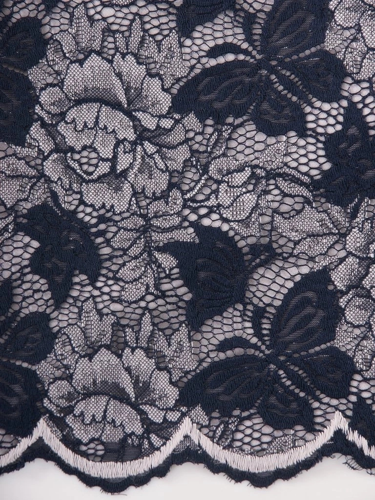 Elegancka sukienka ołówkowa midi w kwiaty – wstawki optycznie wysmuklające sylwetkę 14185