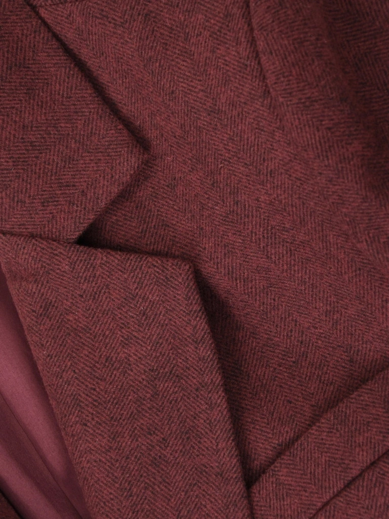 Bordowa marynarka damska do eleganckiej sukienki – prosty fason maskujący biodra 42254