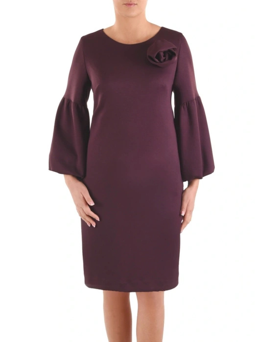 Fioletowa sukienka tuba z bufiastym rękawem – elegancki fason midi z odpinanym kwiatem 40958