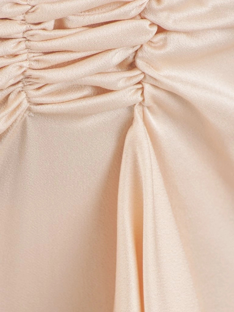 Kremowa długa sukienka wieczorowa z rozcięciem – prosty krój z eleganckim dekoltem woda 9544