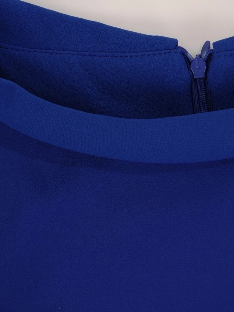 Chabrowa tunika wizytowa o prostym kroju – dwuwarstwowy fason z połyskującym zdobieniem na andrzejki 27251