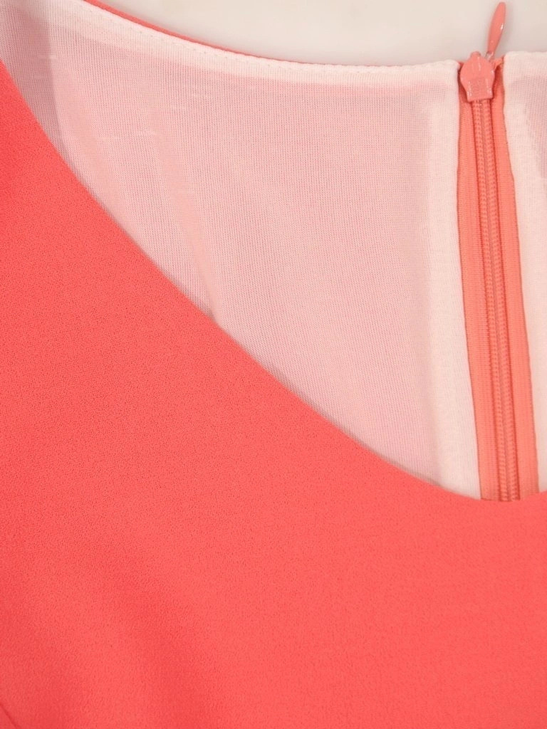 Elegancka sukienka na wesele midi w kolorze pomarańczowym – prosty fason wysmuklający sylwetkę 28879