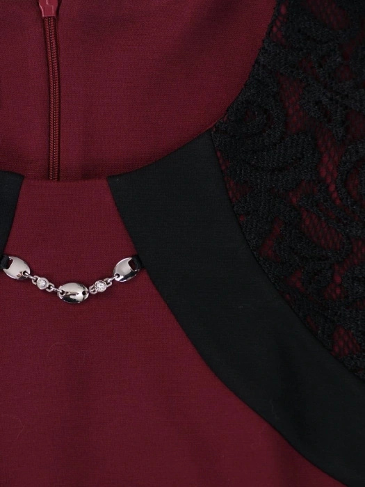 Elegancka sukienka midi o prostym kroju bordowo-czarna – modelujące sylwetkę wstawki z koronką 14700