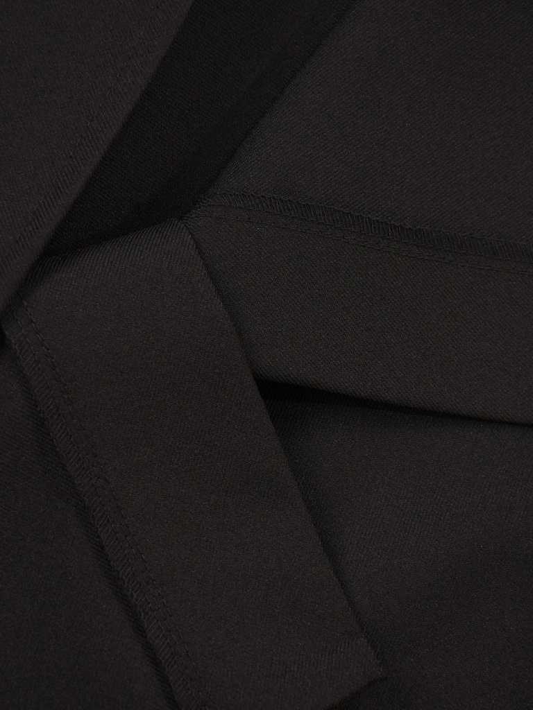 Elegancka czarna spódnica prosta do kolan – ozdobne guziki i fason wysmuklający sylwetkę 41605