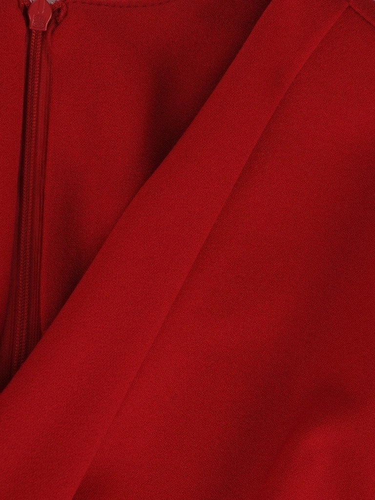Czerwona sukienka kopertowa midi na lato – optycznie wysmuklający fason z wiązaniem 18595