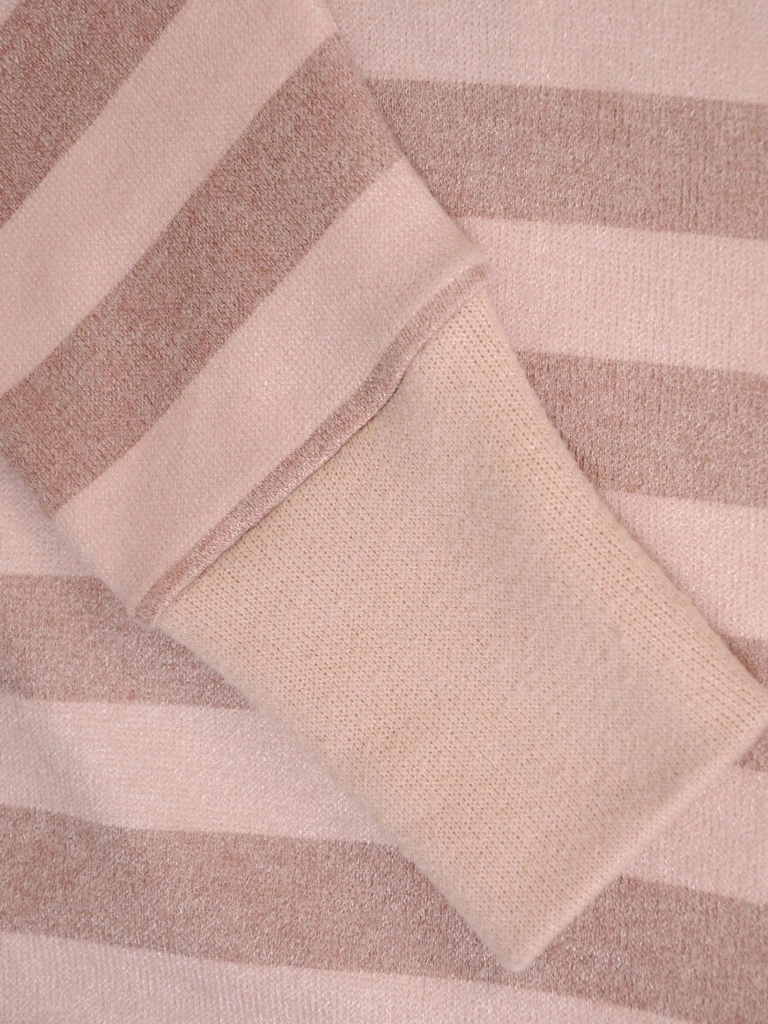 Klasyczny beżowy sweter w paski – fason kimono optycznie modelujący sylwetkę na co dzień 34826