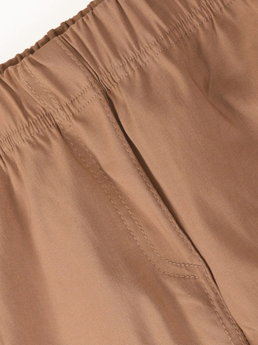 Eleganckie beżowe spodnie damskie na gumce – modelujący sylwetkę fason z suwakami 34882