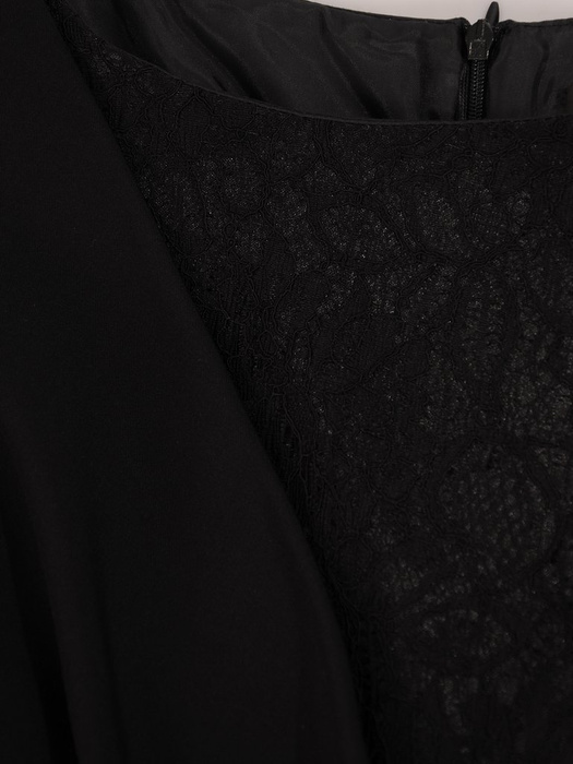 Koronkowa suknia wieczorowa Michalina IV, szykowna kreacja z ozdobną broszką