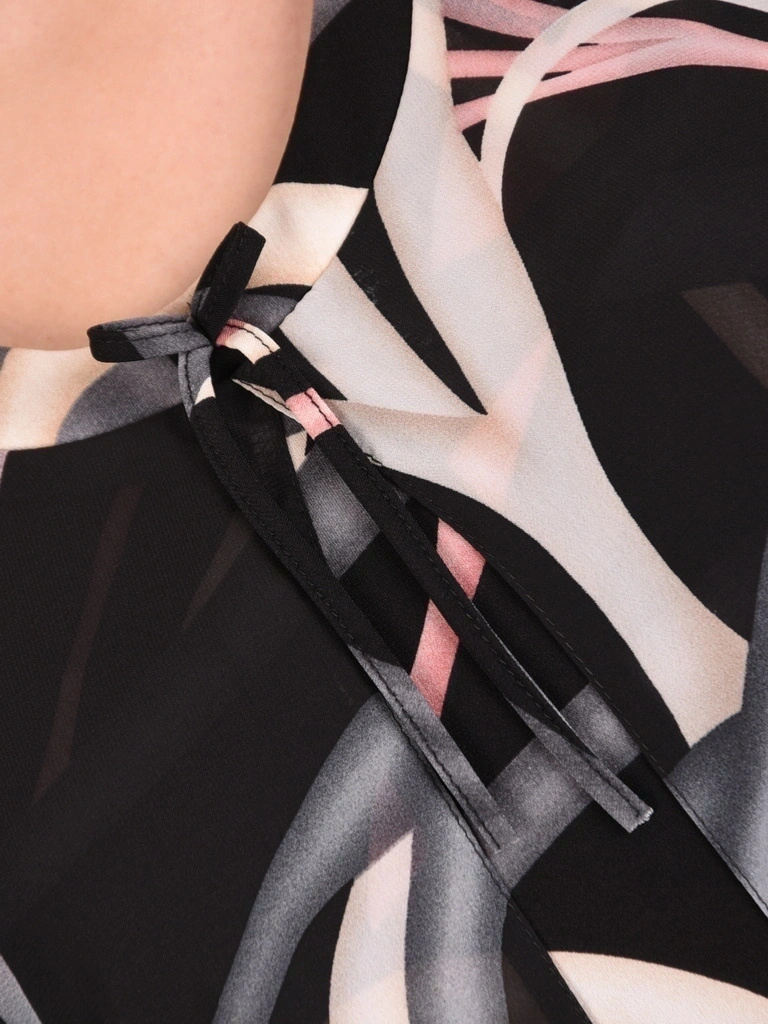 Elegancka bluzka wizytowa w modny wzór – luźny wiskozowy fason z wiązaniem przy dekolcie 41087