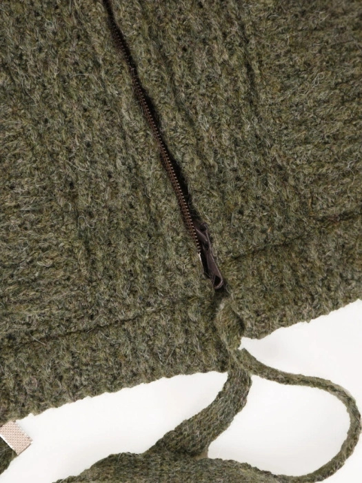 Elegancki sweter damski na suwak w butelkowej zieleni – prosty krój z kapturem i bufiastym rękawem 42175