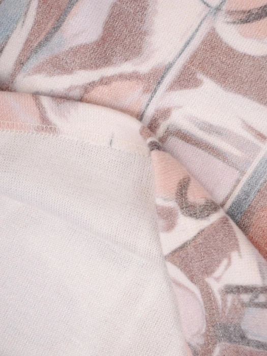 Ciepły sweter damski w serek o prostym kroju – stylowy wzór i wygoda na jesień 38948
