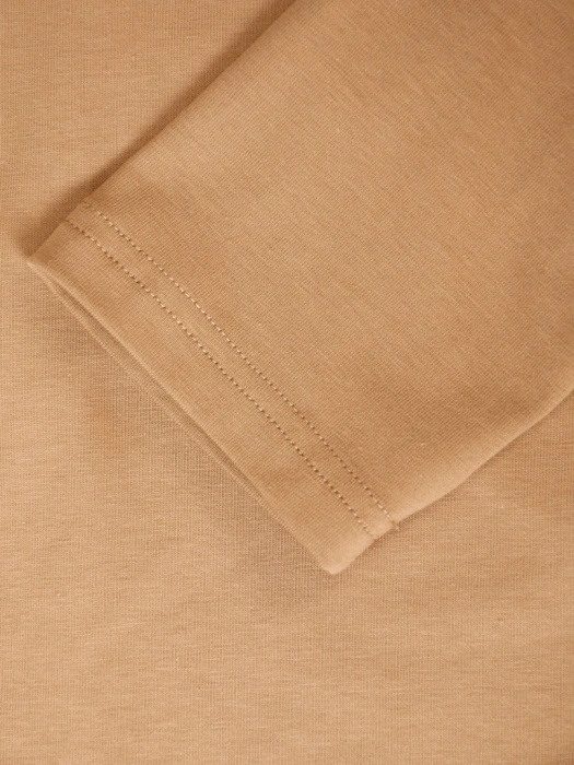 Elegancka bluzka bawełniana z długim rękawem camel – prosty fason z przedłużanym tyłem 41543
