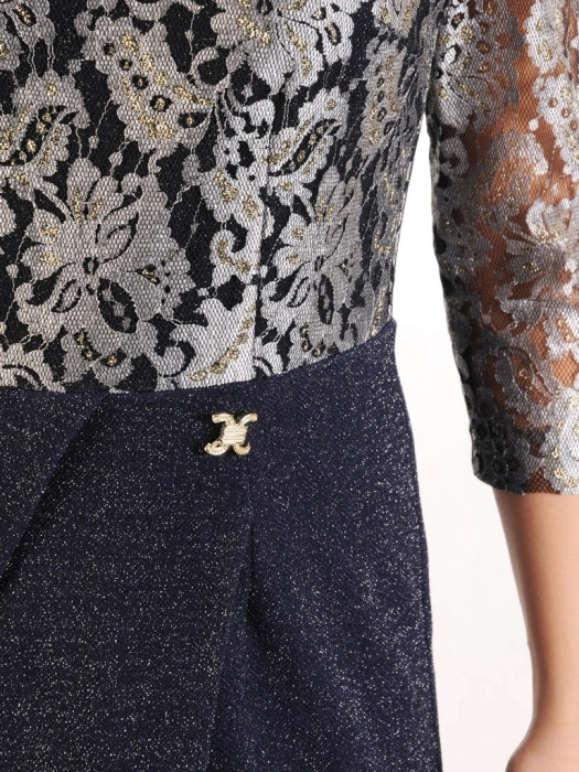 Elegancka sukienka tulipan na wesele i andrzejki – koronkowe rękawy i modelujące marszczenie 34488
