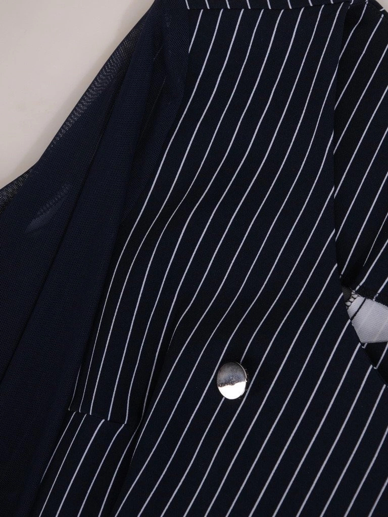 Elegancka sukienka midi w paski o żakietowym kroju – fason z dekoltem w serek wysmuklający sylwetkę 17919
