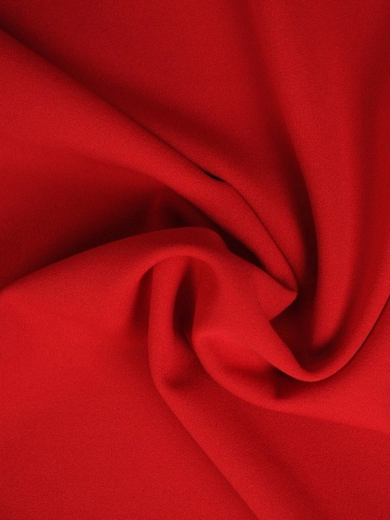 Elegancka czerwona sukienka trapezowa – uroczy kołnierzyk i krój maskujący biodra 10867