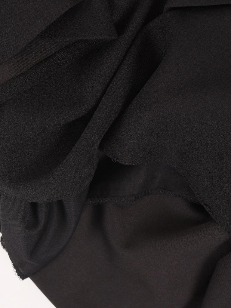Wizytowa czarna sukienka rozkloszowana z białym kołnierzykiem – wysmuklający fason z rękawem 3/4 14647