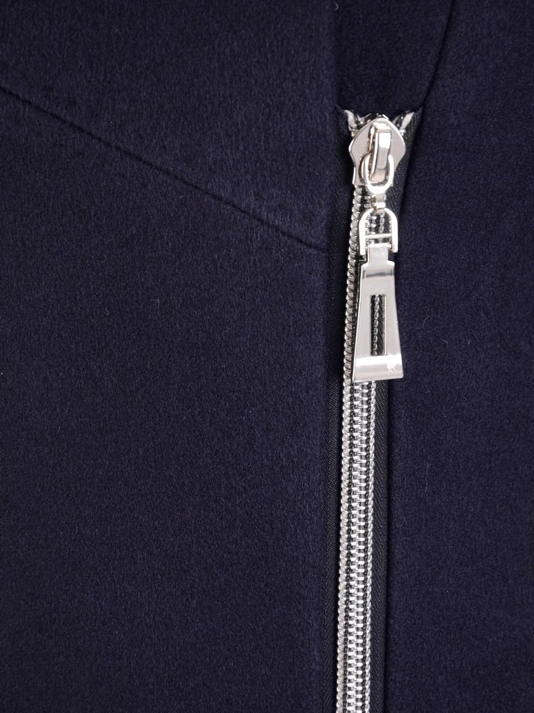 Elegancki granatowy płaszcz damski na jesień i zimę – prosty, wygodny krój z kapturem i napami 27783